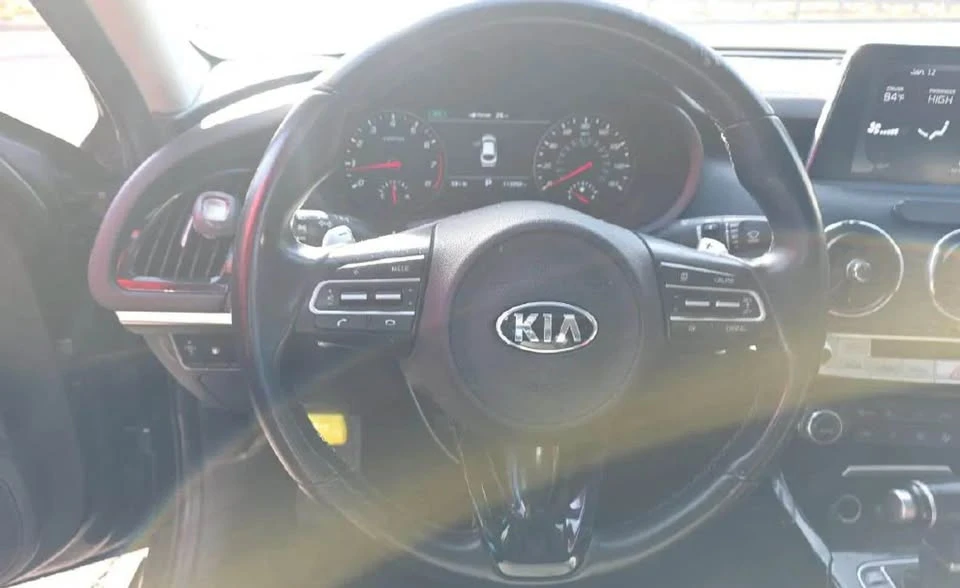 2018 Kia Stinger - Image 10 of 13