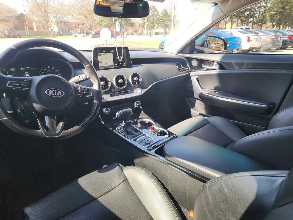 2018 Kia Stinger - Image 12 of 17