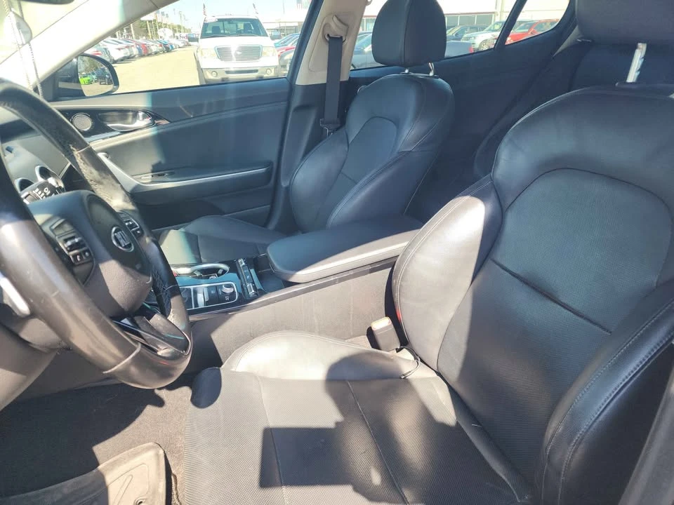 2018 Kia Stinger - Image 11 of 17