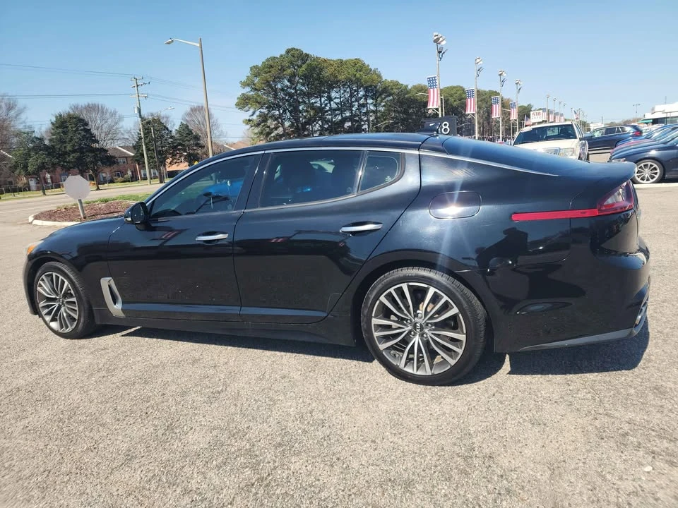 2018 Kia Stinger - Image 9 of 17