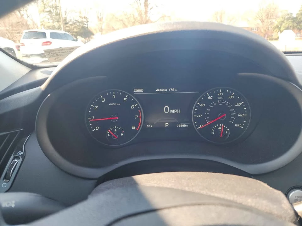 2018 Kia Stinger - Image 14 of 17