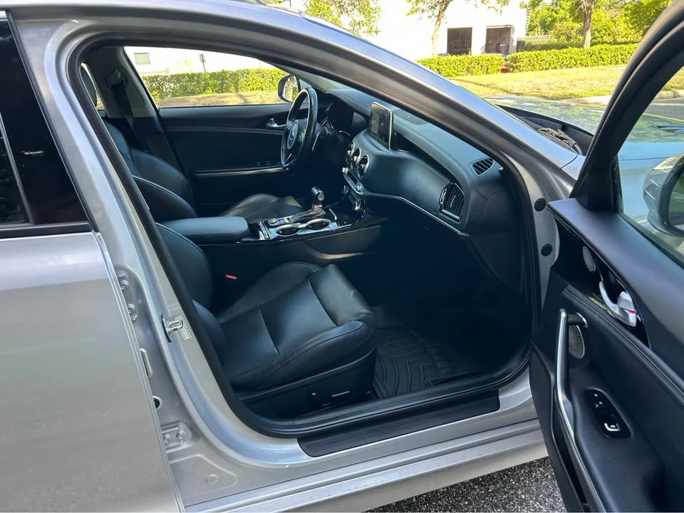 2018 Kia Stinger - Image 17 of 18
