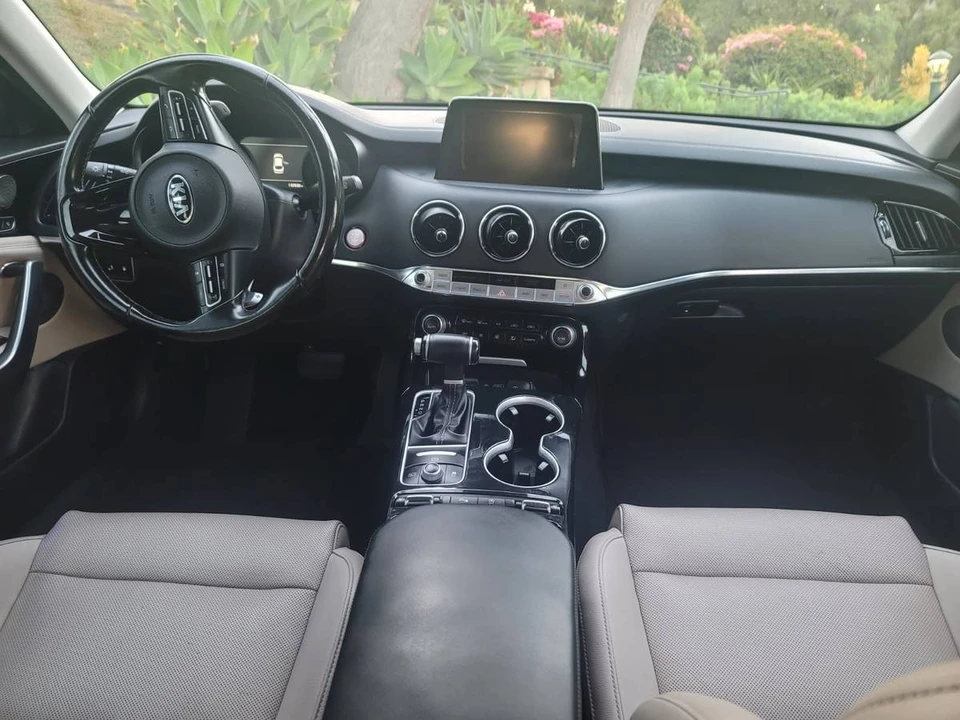 2018 Kia Stinger - Image 6 of 10