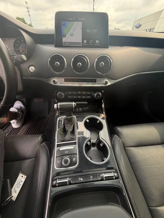 2018 Kia Stinger - Image 10 of 12