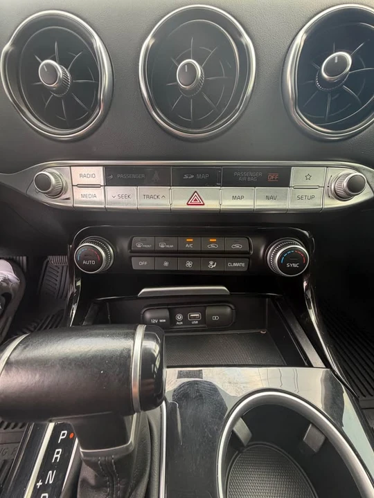 2018 Kia Stinger - Image 9 of 12
