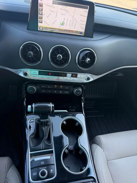 2018 Kia Stinger - Image 13 of 20