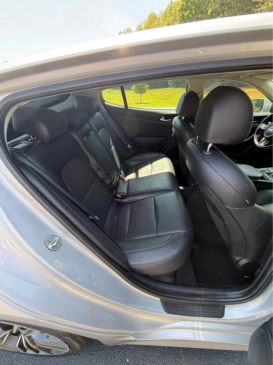 2018 Kia Stinger - Image 9 of 15