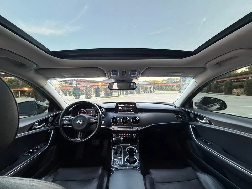 2018 Kia Stinger - Image 9 of 14