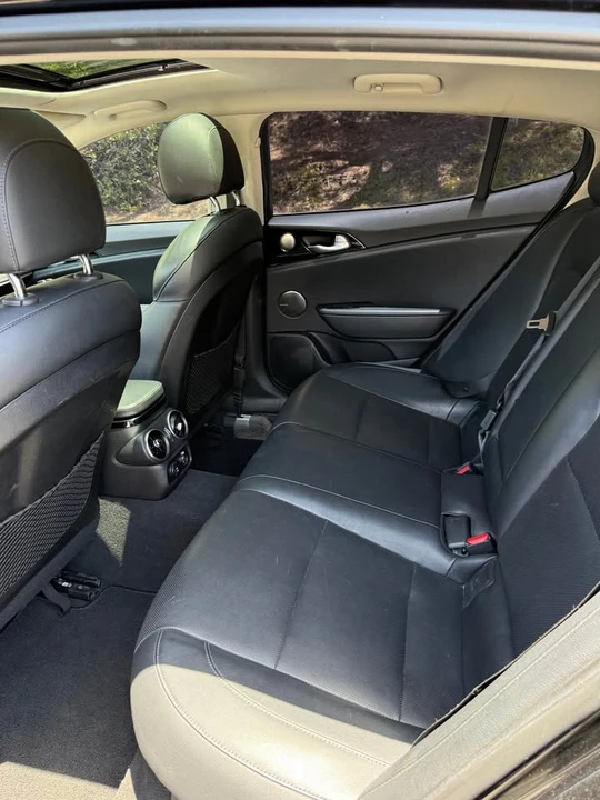 2018 Kia Stinger - Image 9 of 11