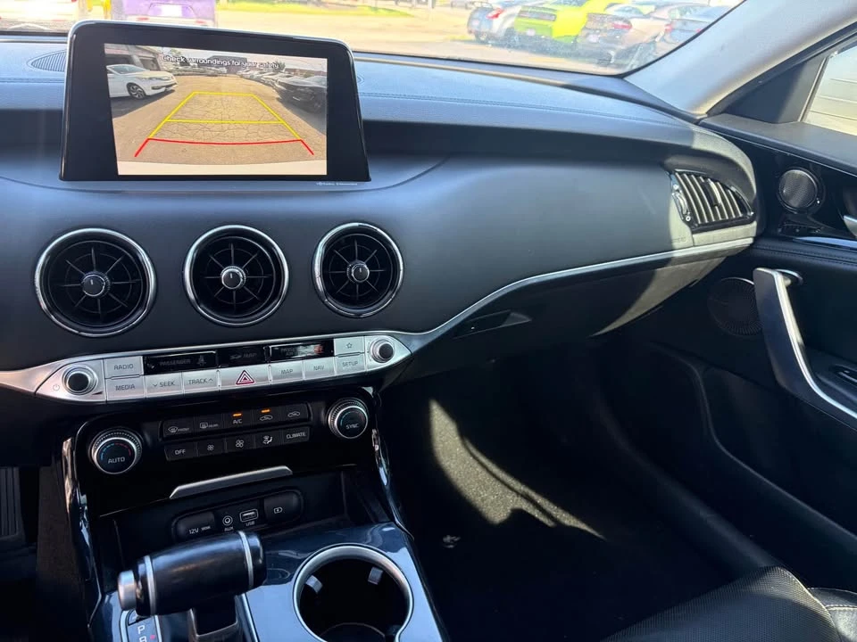 2018 Kia Stinger - Image 9 of 14