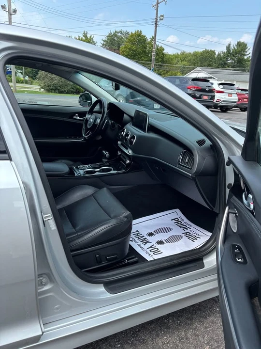 2018 Kia Stinger - Image 11 of 18