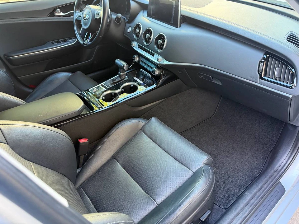2018 Kia Stinger - Image 11 of 14