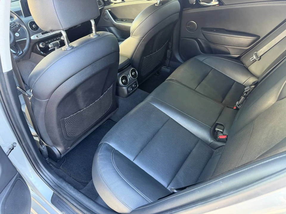 2018 Kia Stinger - Image 9 of 14