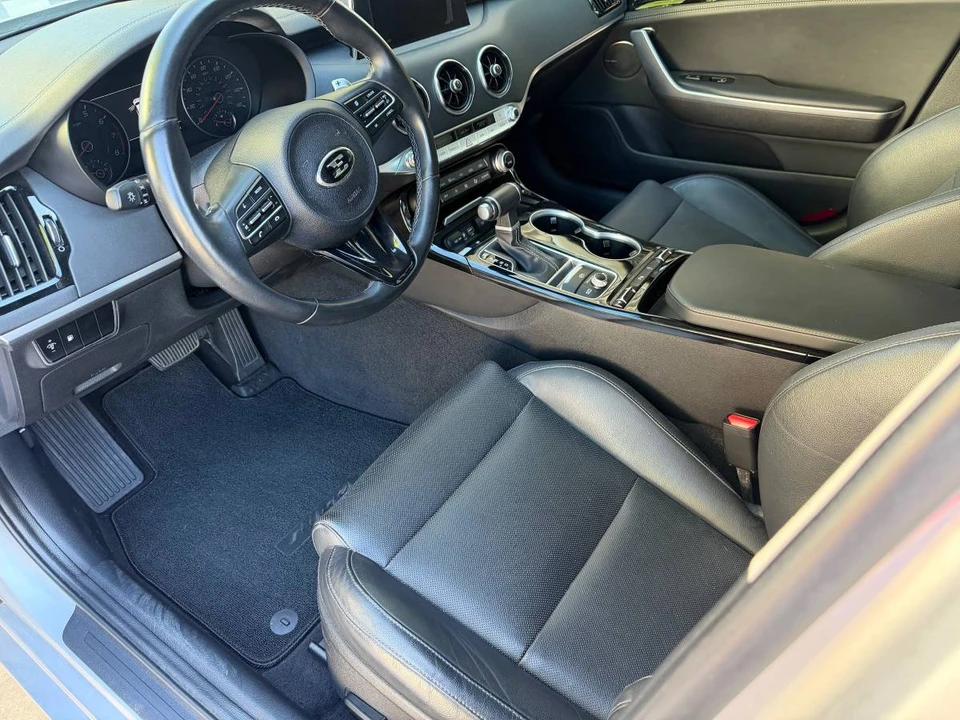 2018 Kia Stinger - Image 8 of 14