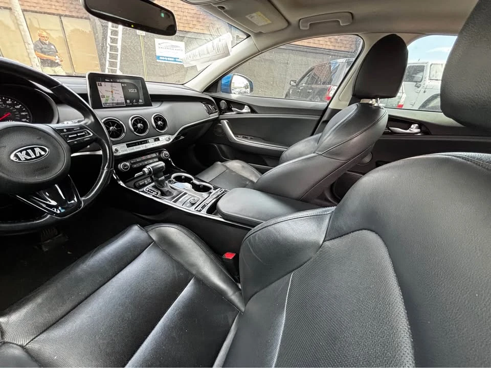 2018 Kia Stinger - Image 9 of 12