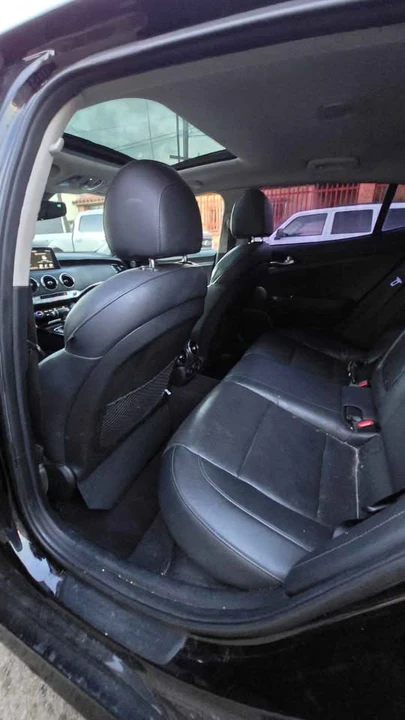 2018 Kia Stinger - Image 11 of 14