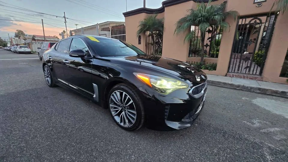 2018 Kia Stinger - Image 2 of 10