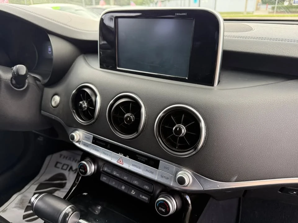 2018 Kia Stinger - Image 11 of 19