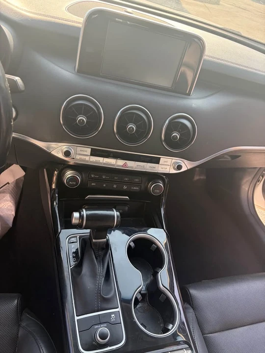 2018 Kia Stinger - Image 5 of 9