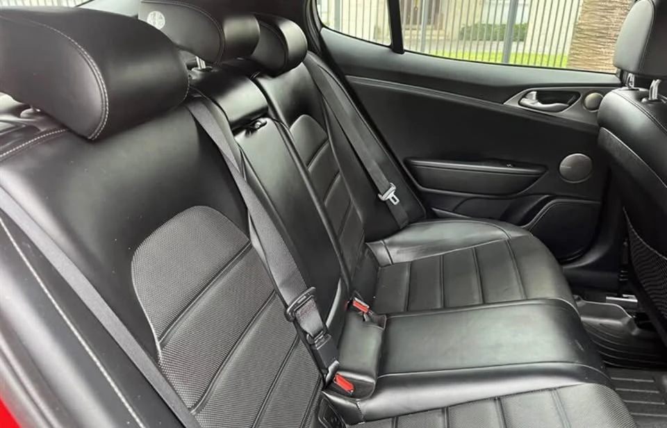 2018 Kia Stinger - Image 15 of 16