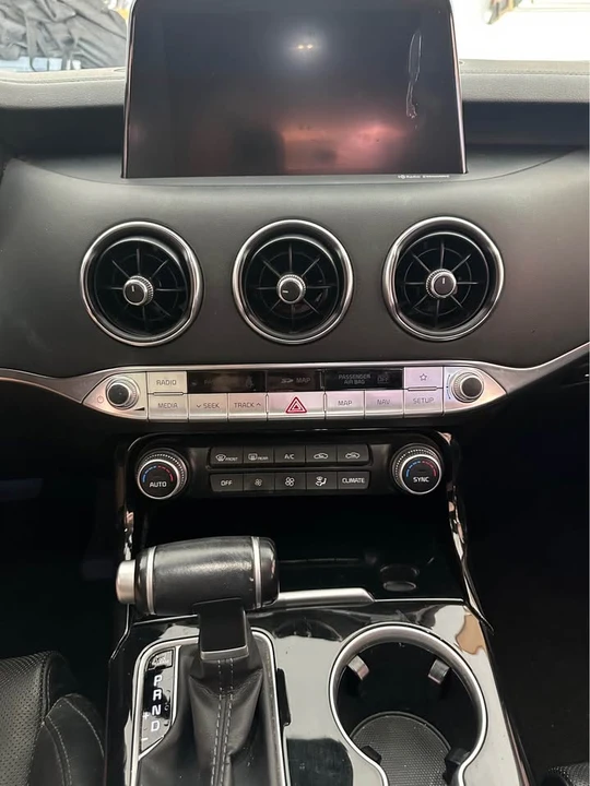 2018 Kia Stinger - Image 9 of 20