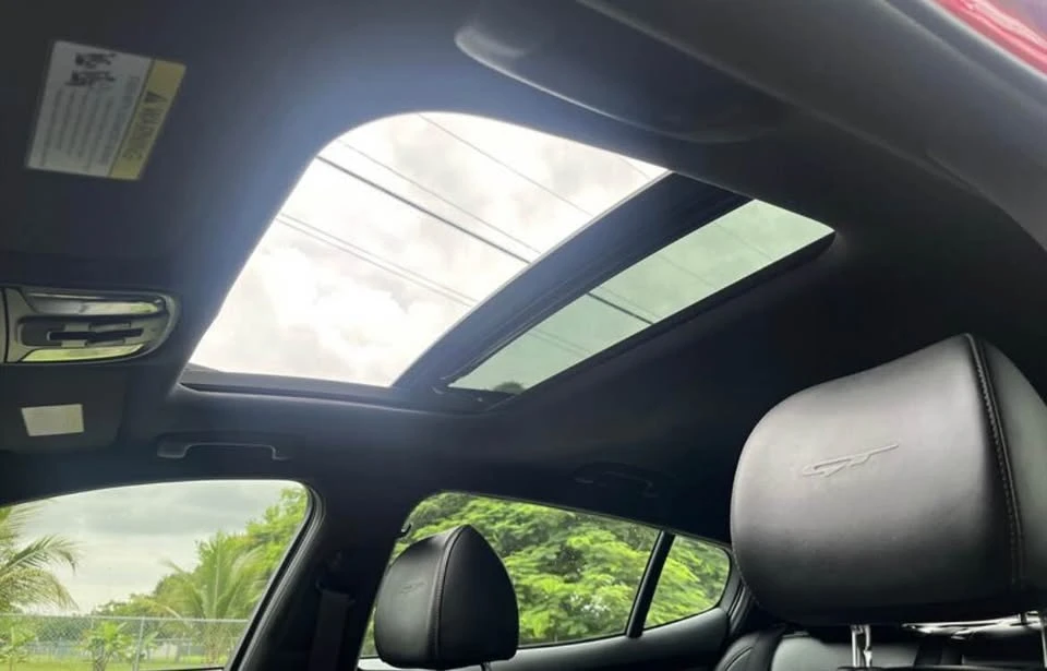 2018 Kia Stinger - Image 11 of 16