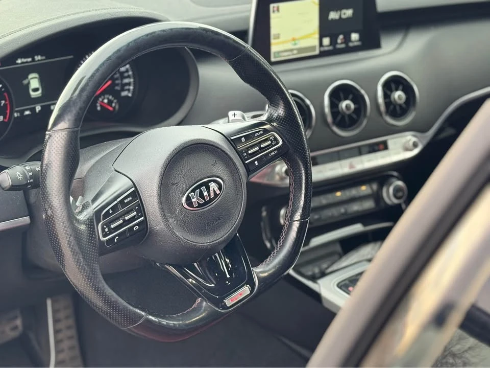 2018 Kia Stinger - Image 13 of 18