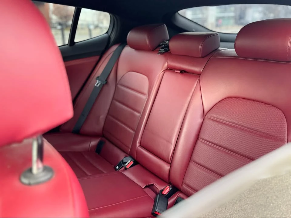 2018 Kia Stinger - Image 17 of 18