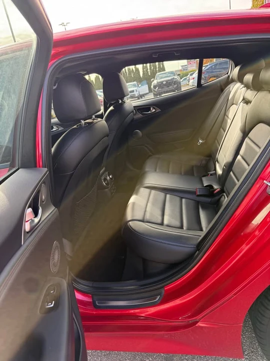 2018 Kia Stinger - Image 8 of 14