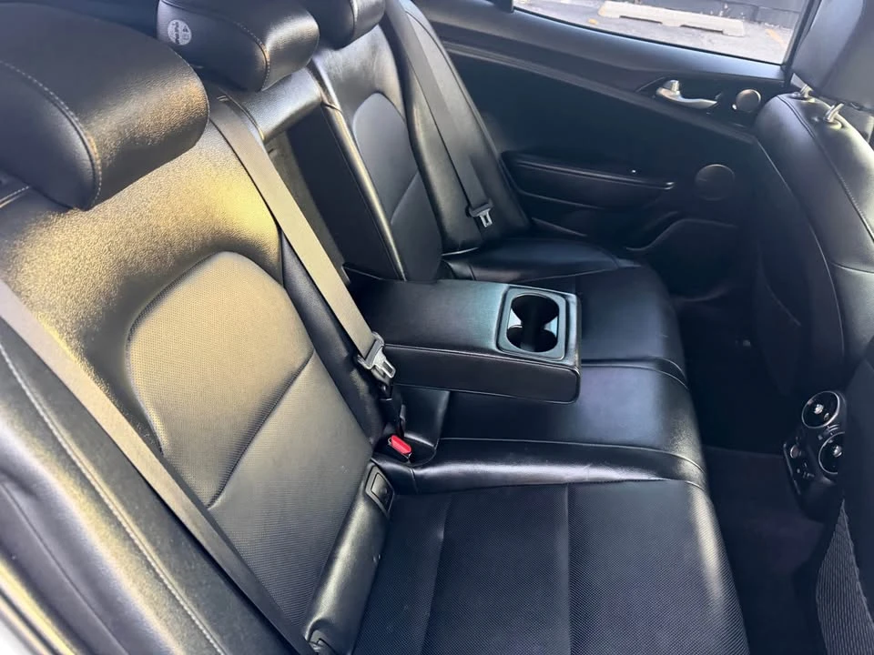2018 Kia Stinger - Image 9 of 20
