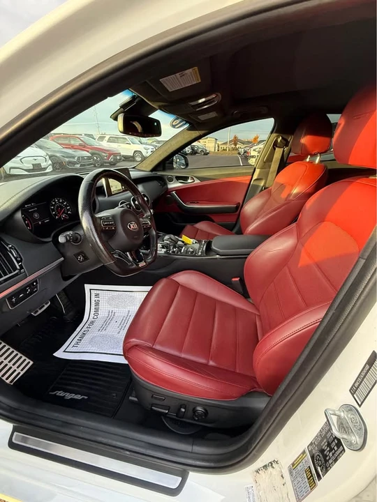 2018 Kia Stinger - Image 11 of 15