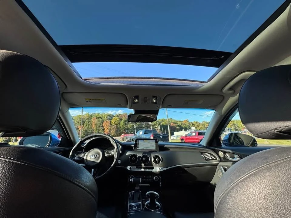 2018 Kia Stinger - Image 13 of 20
