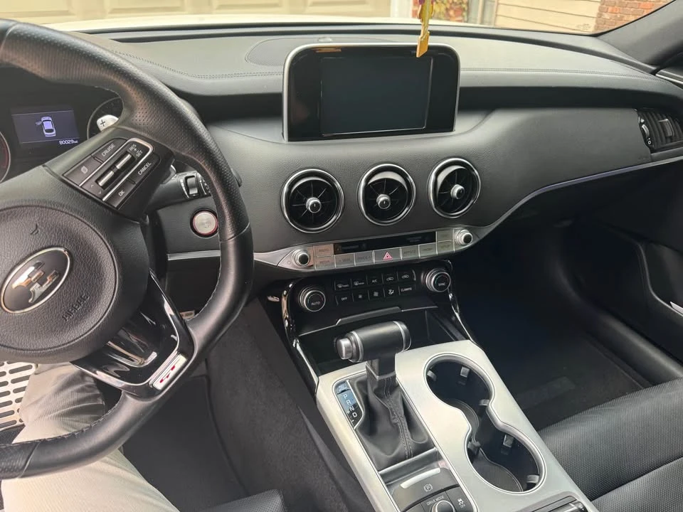 2018 Kia Stinger - Image 7 of 17