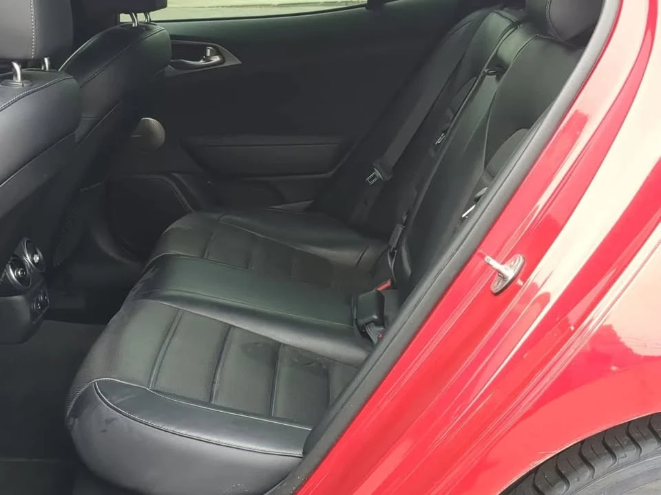 2018 Kia Stinger - Image 10 of 17