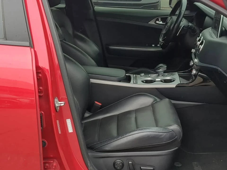 2018 Kia Stinger - Image 11 of 17