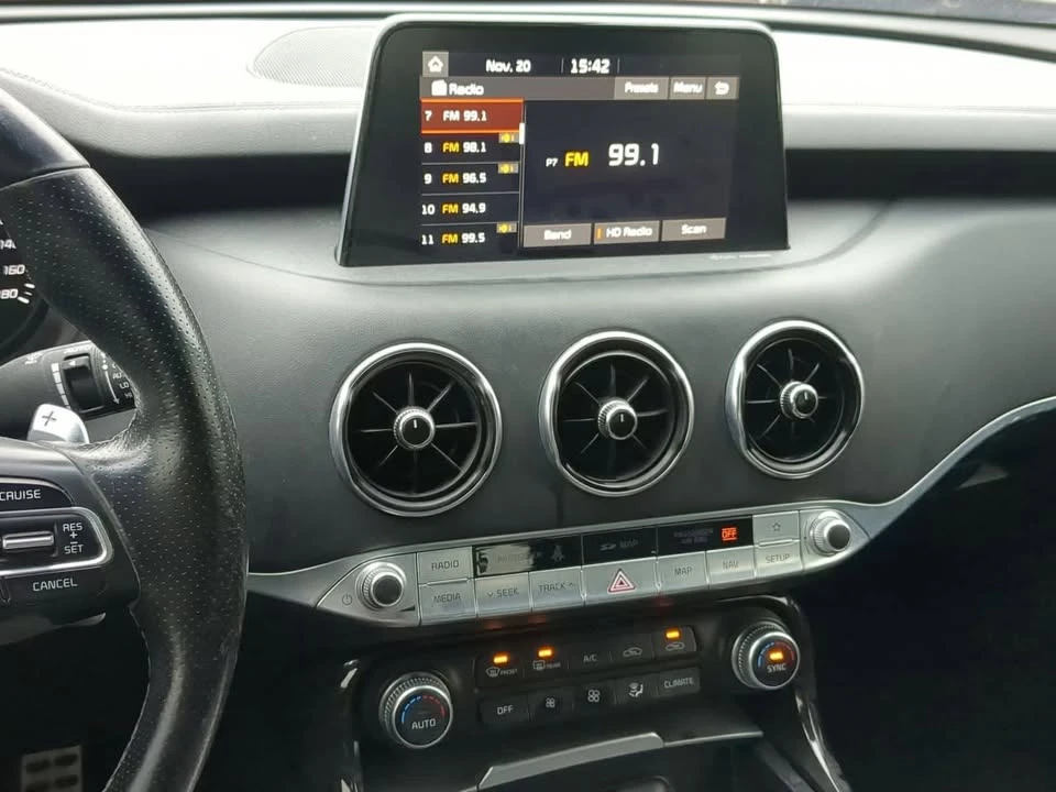 2018 Kia Stinger - Image 13 of 17