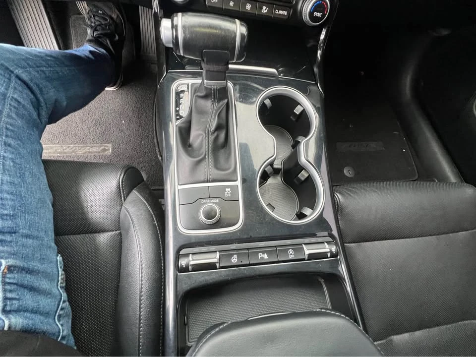 2018 Kia Stinger - Image 16 of 18