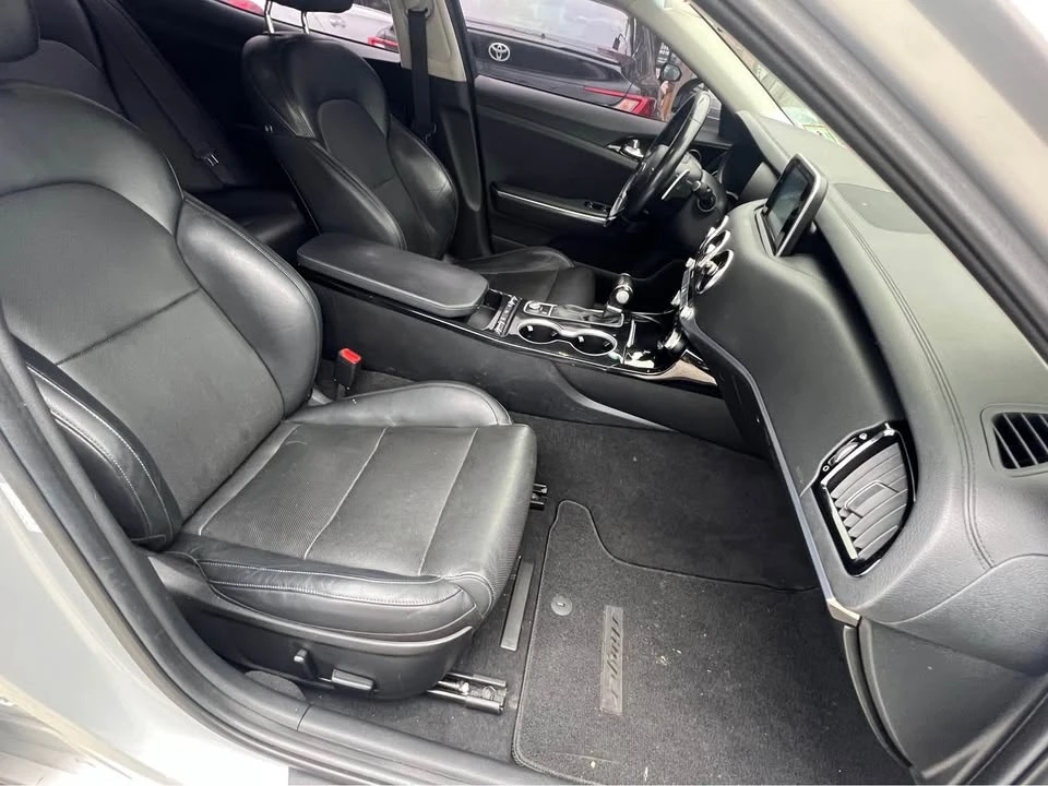 2018 Kia Stinger - Image 10 of 18