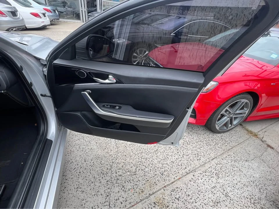 2018 Kia Stinger - Image 11 of 18