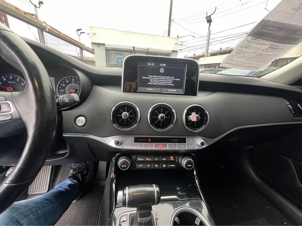 2018 Kia Stinger - Image 17 of 18