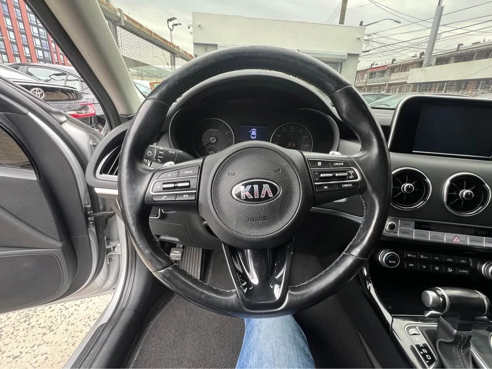 2018 Kia Stinger - Image 13 of 18