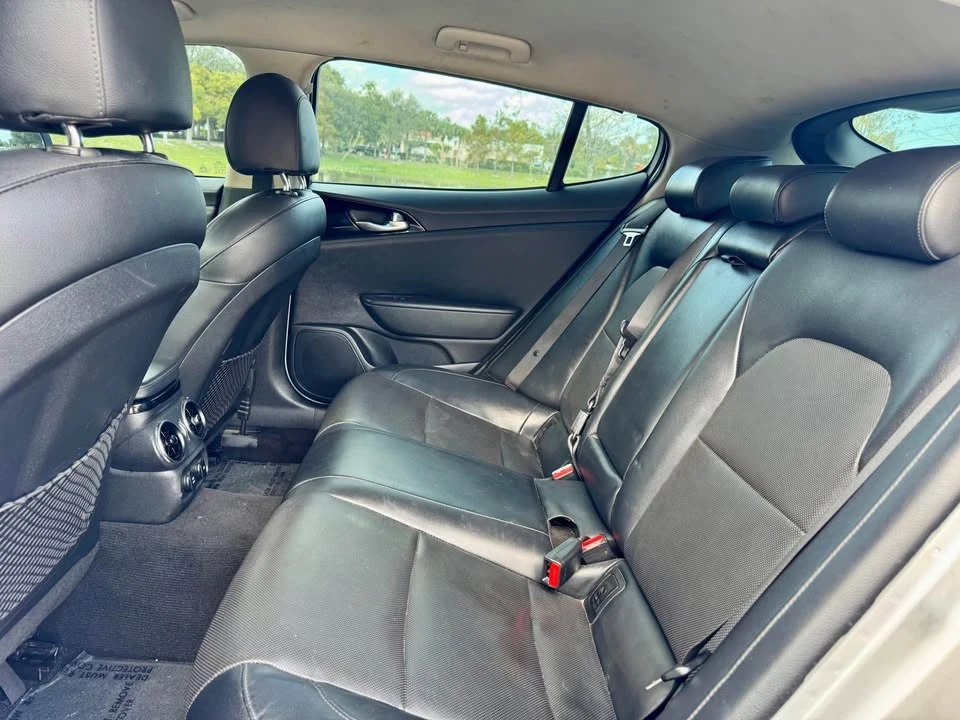 2018 Kia Stinger - Image 11 of 14