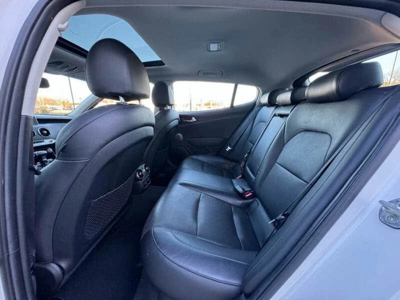 2018 Kia Stinger - Image 13 of 17