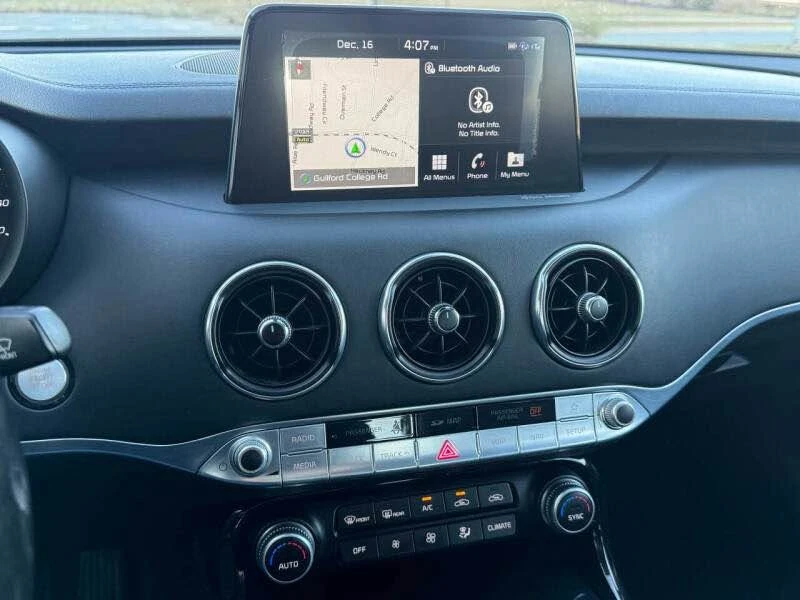 2018 Kia Stinger - Image 11 of 17