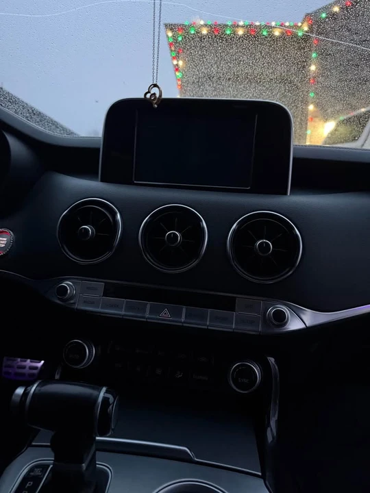 2018 Kia Stinger - Image 6 of 9