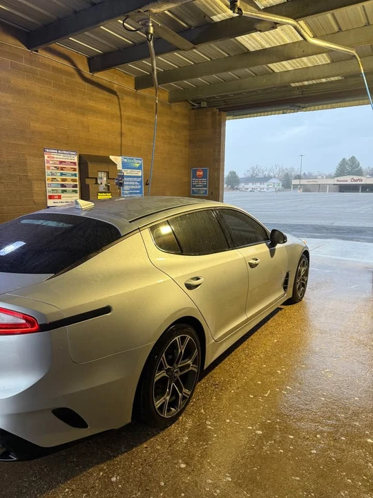 2018 Kia Stinger - Image 2 of 9