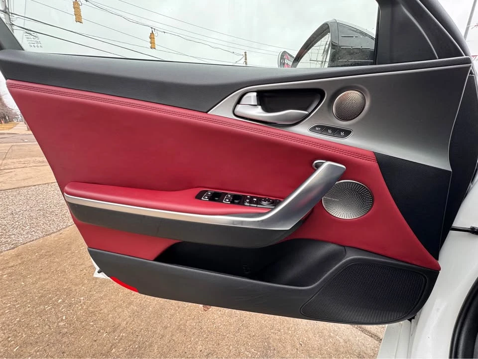 2018 Kia Stinger - Image 15 of 20