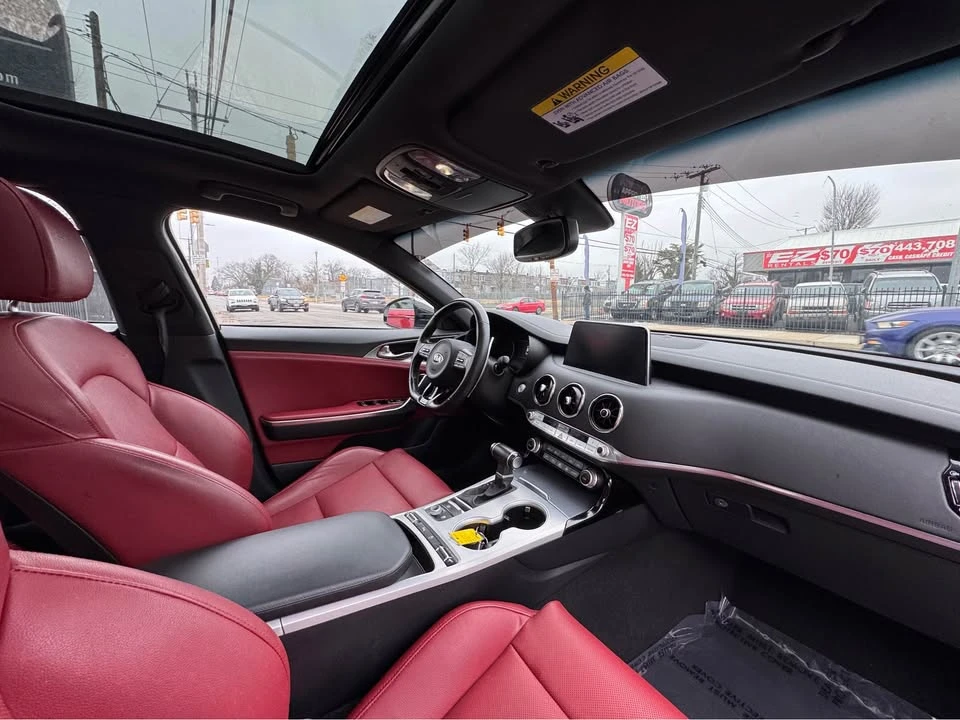 2018 Kia Stinger - Image 11 of 20