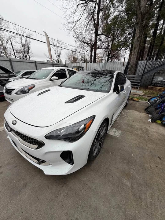 2018 Kia Stinger - Image 2 of 7