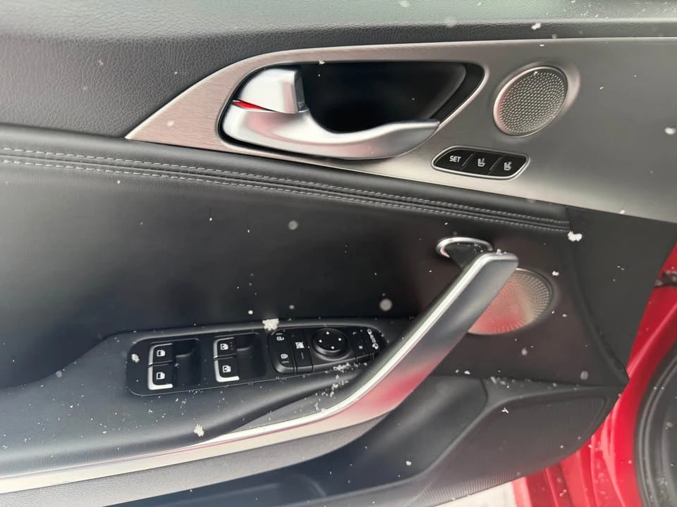 2018 Kia Stinger - Image 11 of 15